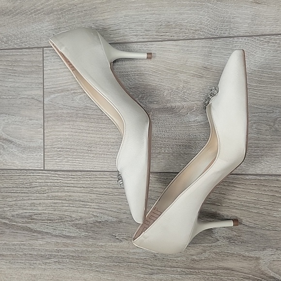Ted Baker Size 39.5 (9) Ivory Sparkal Crystal Embellished Satin Pump - Picture 5 of 10